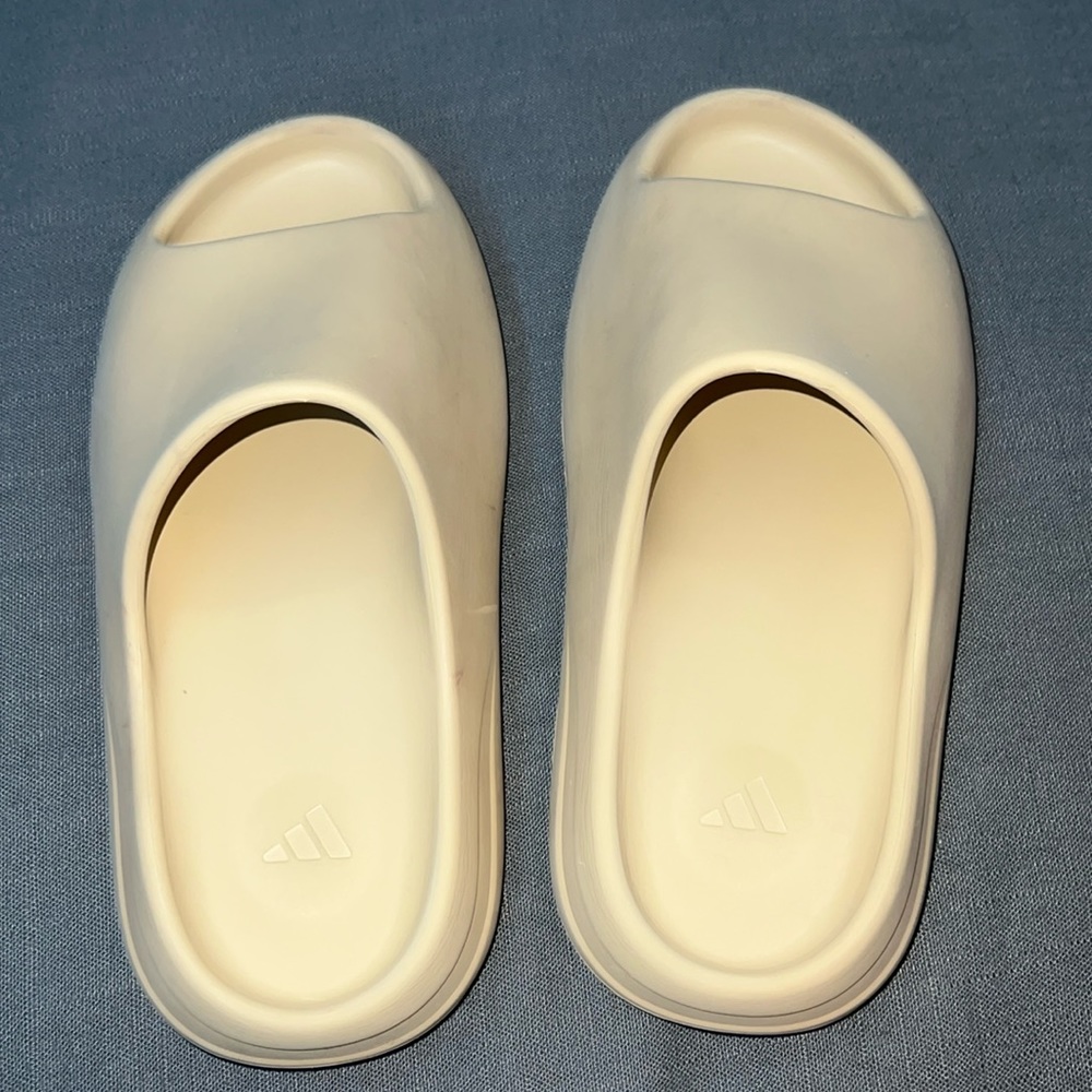 Barely worn Yeezy slides